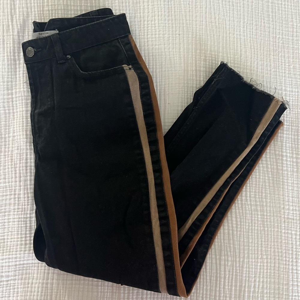 Straight leg black jeans with stripe